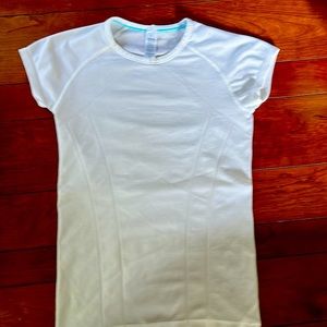 Ivivva Swiftly tee in vibrant white like new sz 12